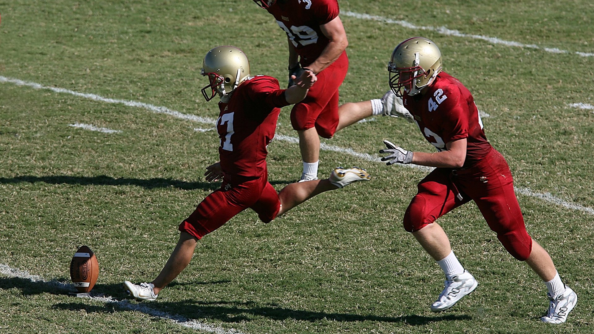 乐鱼游戏-职业联赛裁判权威性建设滞后，五大联赛裁判薪资